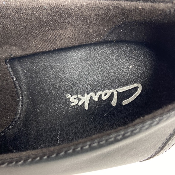 Clarks Genette 9 wide black leather shoes with 2” heel like new - Picture 3 of 12